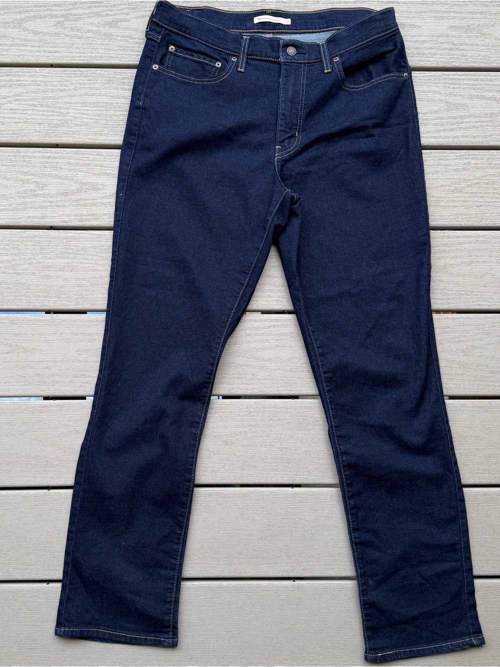 Levi's 724 High Rise Straight Jeans Size 33 in Dark Wash Denim
